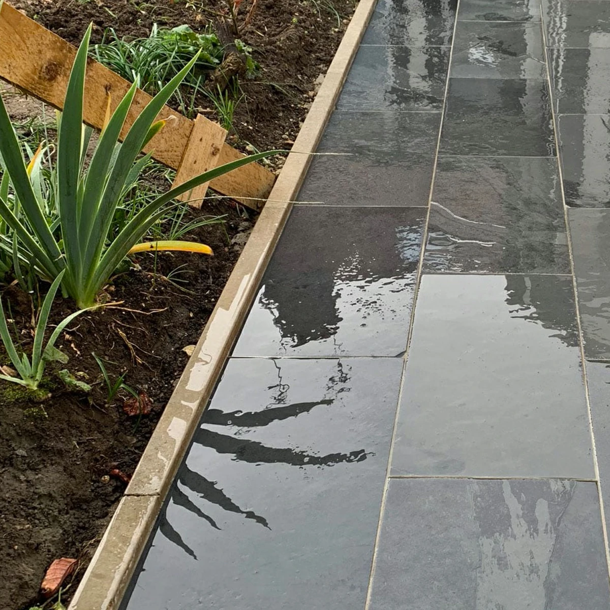 Brazilian Black Slate Paving Slabs - 600x300 - 20mm
