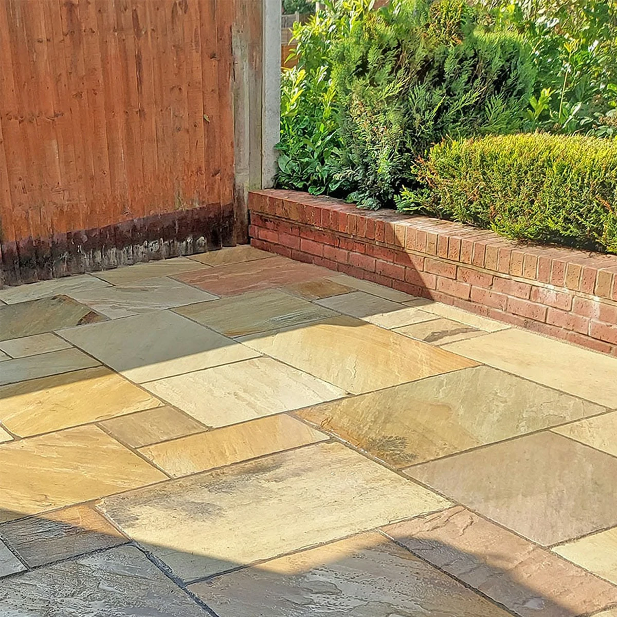 Fossil Mint Indian Sandstone Paving Slabs - Riven - Patio Kit - 22mm