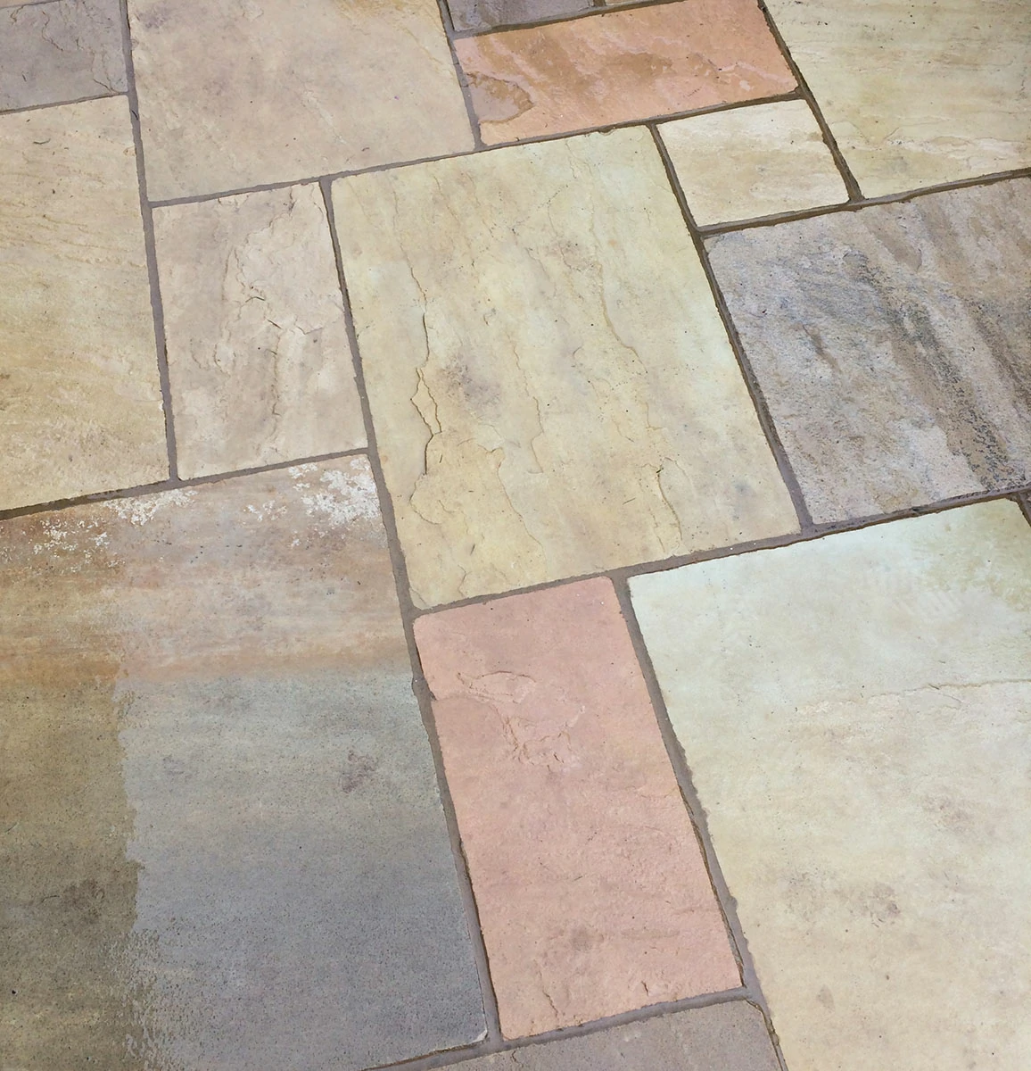 Fossil Mint Indian Sandstone Paving Slabs - Riven - Patio Kit - 22mm