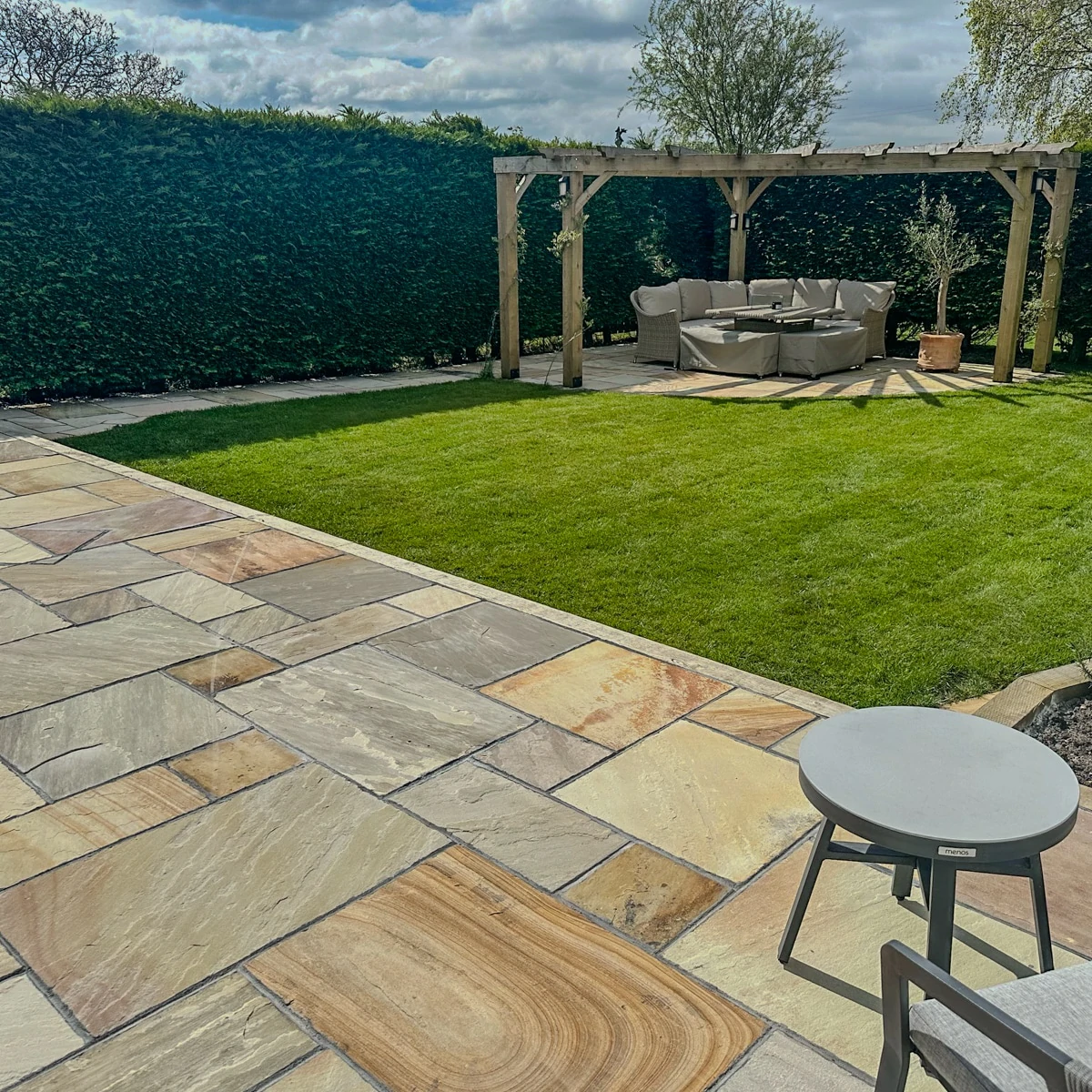 Fossil Mint Indian Sandstone Paving Slabs - Riven - Patio Kit - 22mm