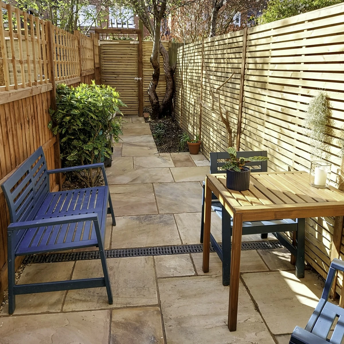 Fossil Mint Indian Sandstone Paving Slabs - Riven - Patio Kit - 22mm
