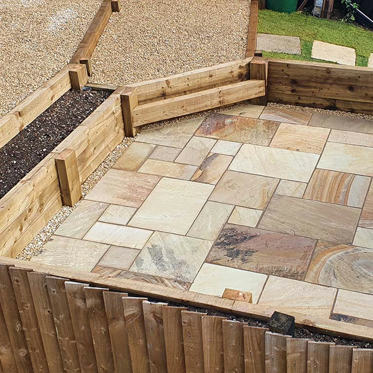 Fossil Mint Indian Sandstone Paving Slabs - Riven - Patio Kit - 22mm