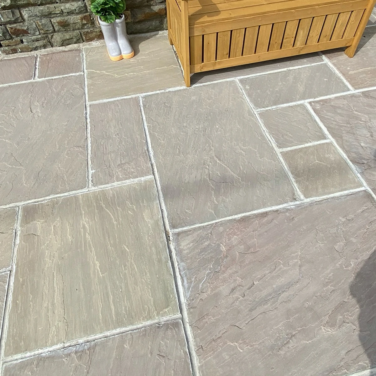 Raj Green Indian Sandstone Paving Slabs - Tumbled - Patio Kit - 22mm