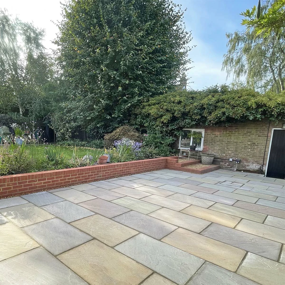 Rippon Buff Indian Sandstone Paving Slabs - Riven - 600x900 - 22mm