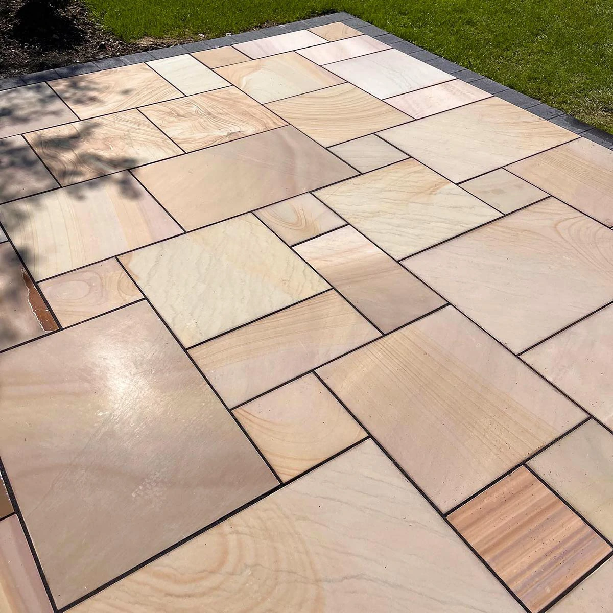 Rippon Buff Indian Sandstone Paving Slabs - Sawn & Honed - Patio Kit - 20mm