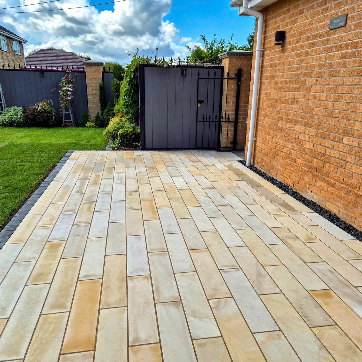 Sawn Mint Indian Sandstone Paving - 600x150 - 20mm